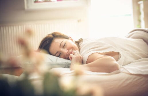 woman sleeping to boost metabolism